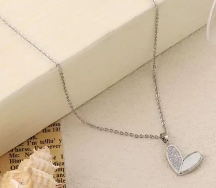 Artificial stone studded heart necklace